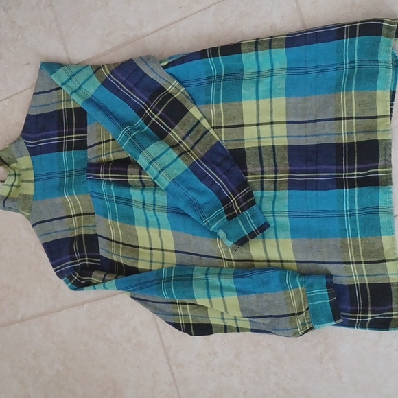 Woman's plaid button down blouse. EUC - Picture 8 of 8